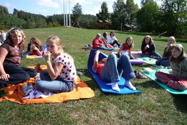 Piknik starších Jiřiček v pátek v poledne.jpg